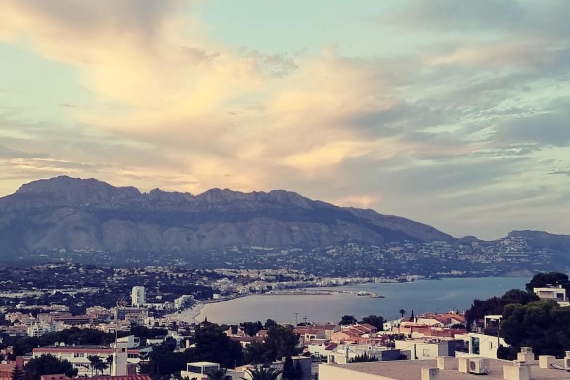 فيلا Magnificent View And Pool البير المظهر الخارجي الصورة